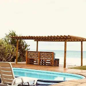 https://maresia-suites.portodegalinhashotels.com